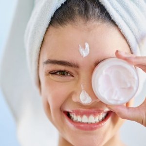 Keep your skin healthy with good moisturizer