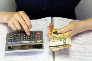 Calculating how much a truck accident settlement costs in Palmdale, CA